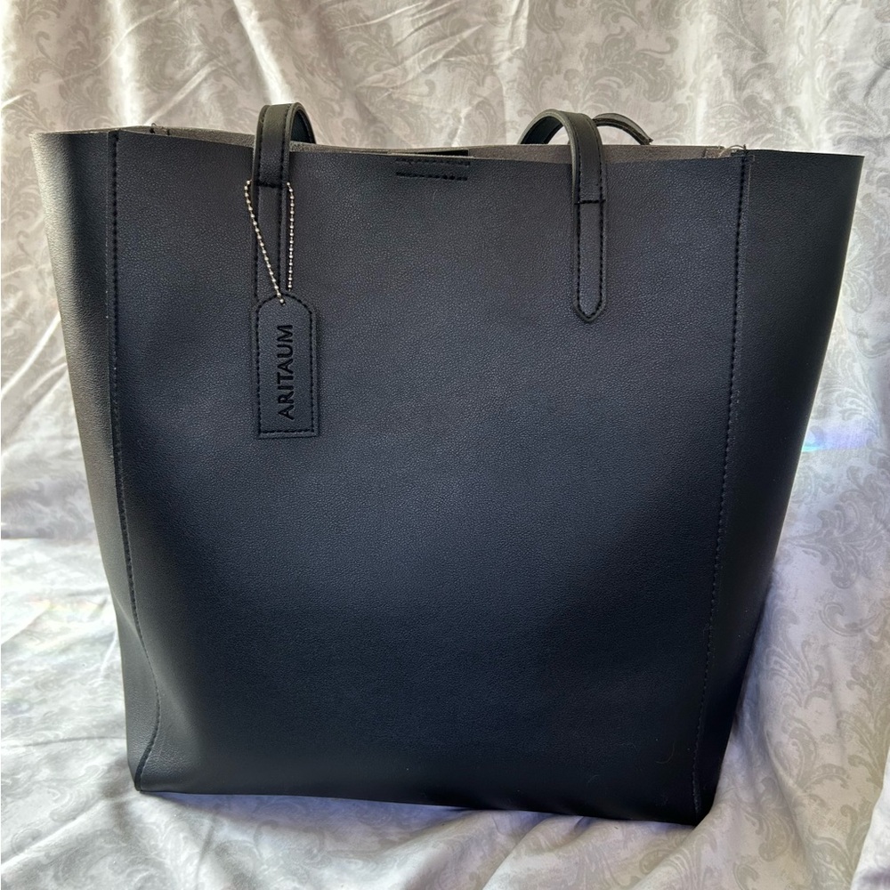 Black Aritaum Leather Tote